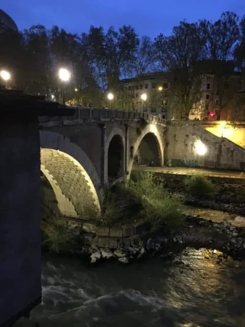 Come along with to explore a tiny Island in the middle of Rome: Tiber Island, Italy and the only private apartment on the island.