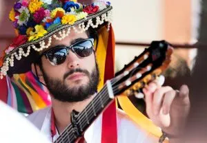 best-places-to-visit-in-Puerto-Rico, guitar playing man